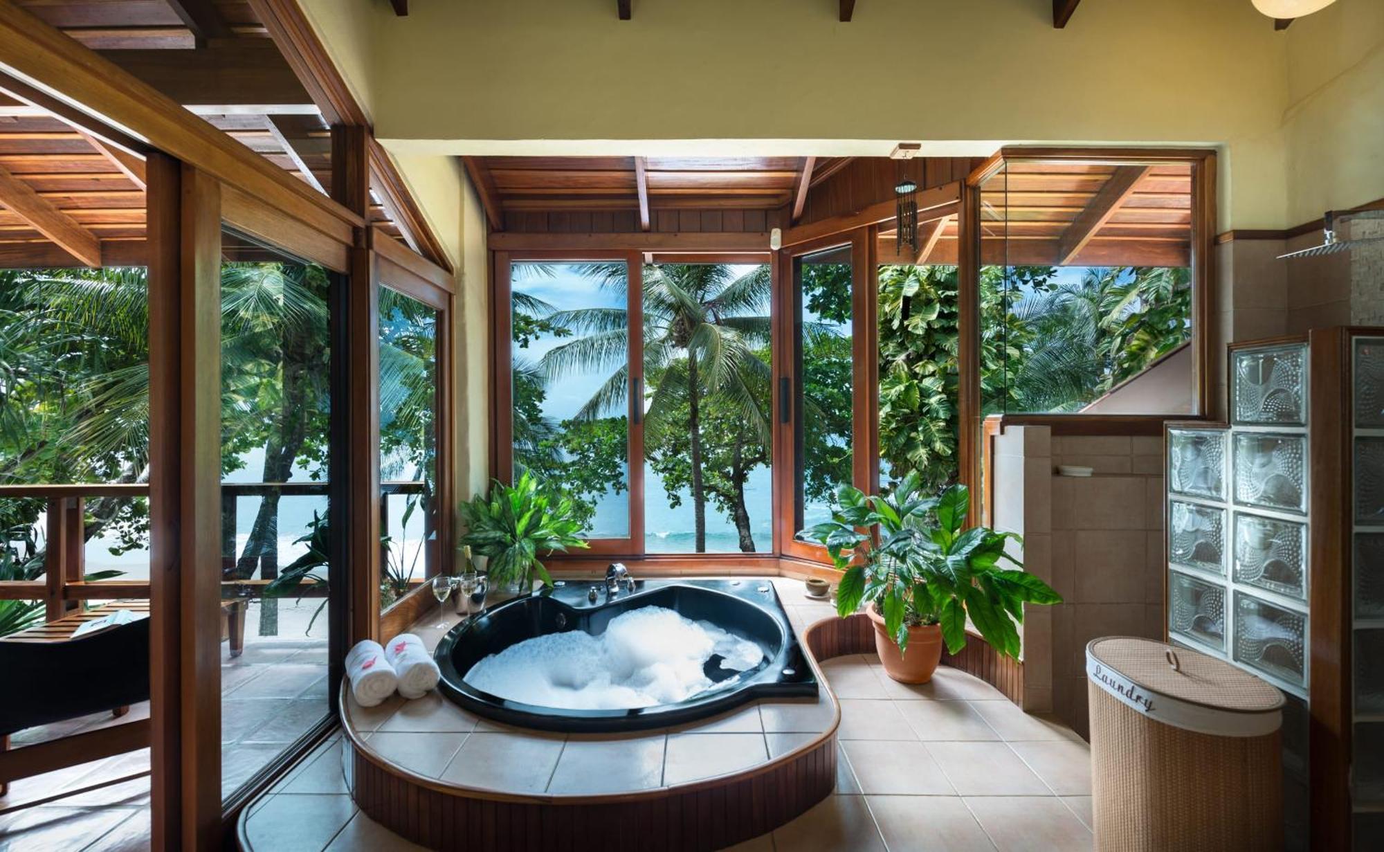 Elegant Costa Rican Villa With Oceanfront Infinity Pool Rio Grande Luaran gambar